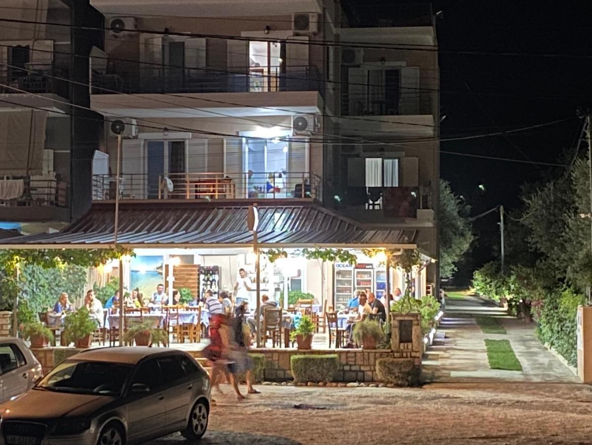 Vangjelis Hotel Химар Екстериор снимка