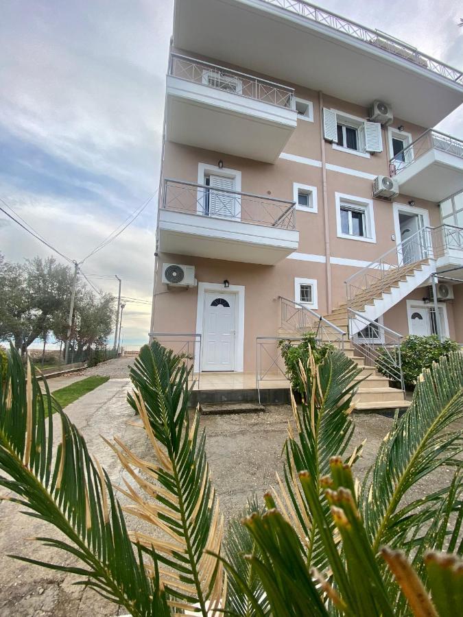 Vangjelis Hotel Химар Екстериор снимка