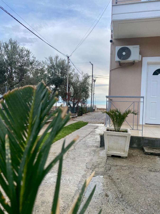Vangjelis Hotel Химар Екстериор снимка