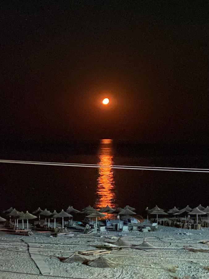 Vangjelis Hotel Химар Екстериор снимка