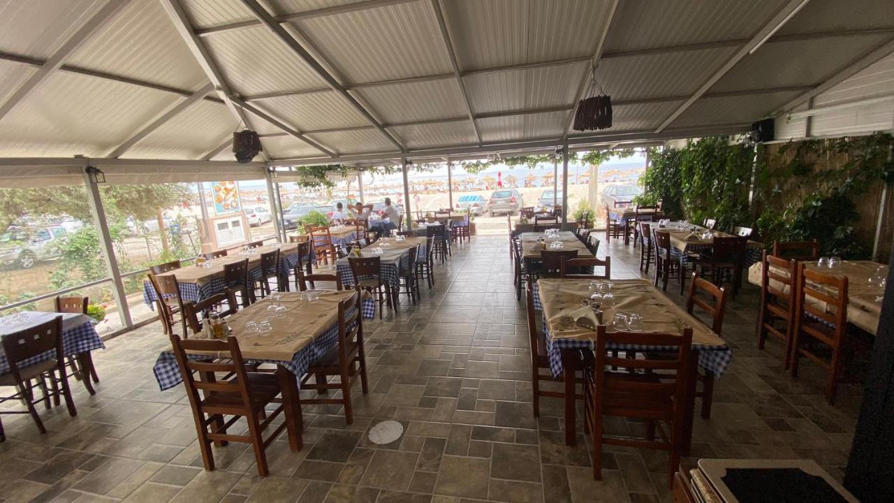 Vangjelis Hotel Химар Екстериор снимка