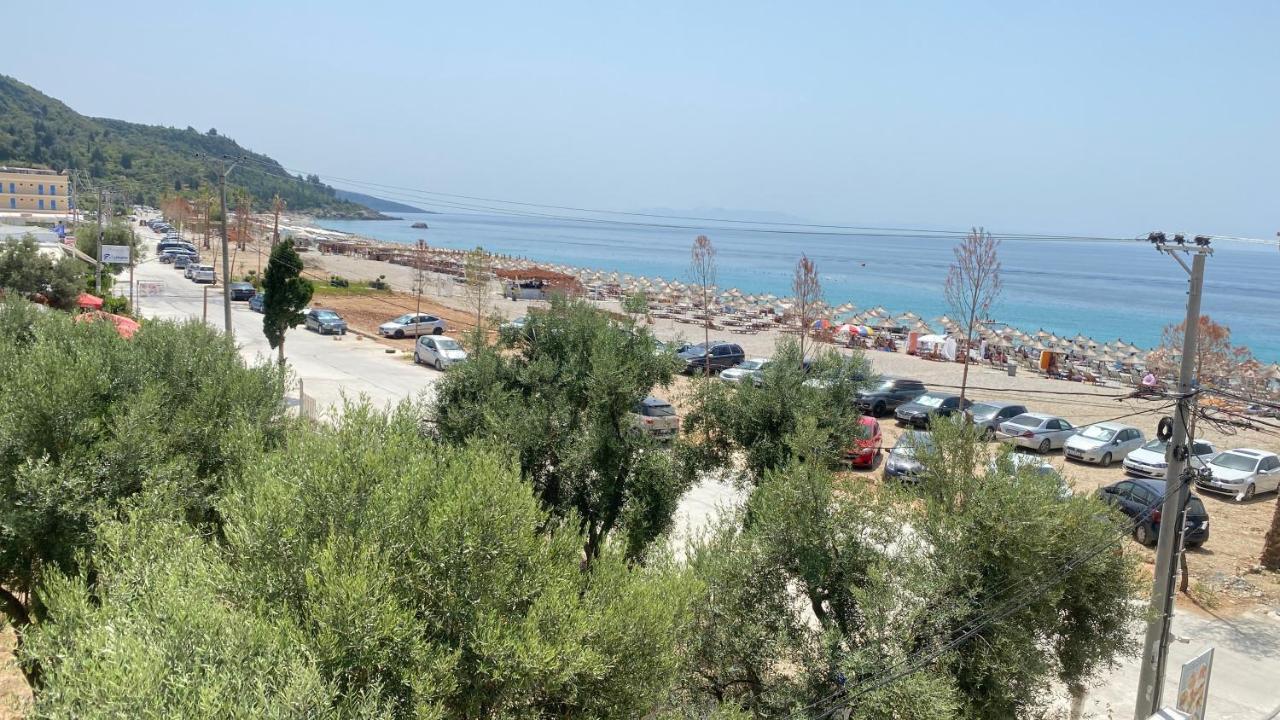 Vangjelis Hotel Химар Екстериор снимка