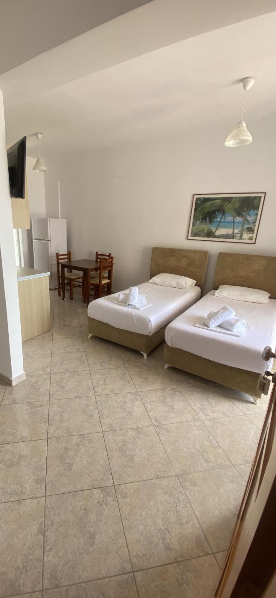 Vangjelis Hotel Химар Екстериор снимка