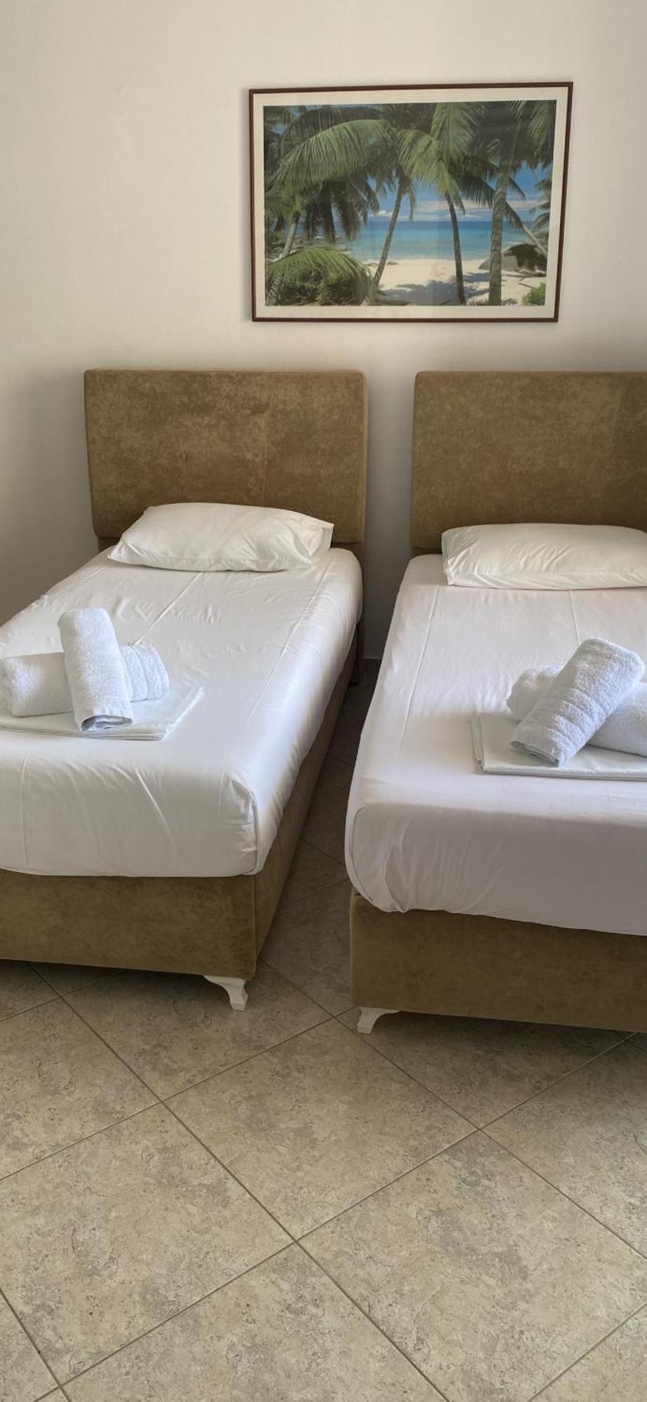 Vangjelis Hotel Химар Екстериор снимка
