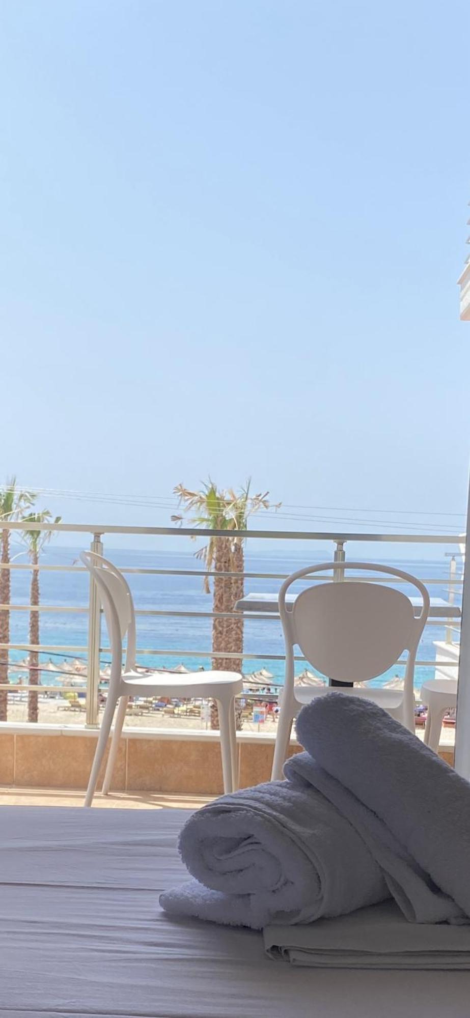 Vangjelis Hotel Химар Екстериор снимка