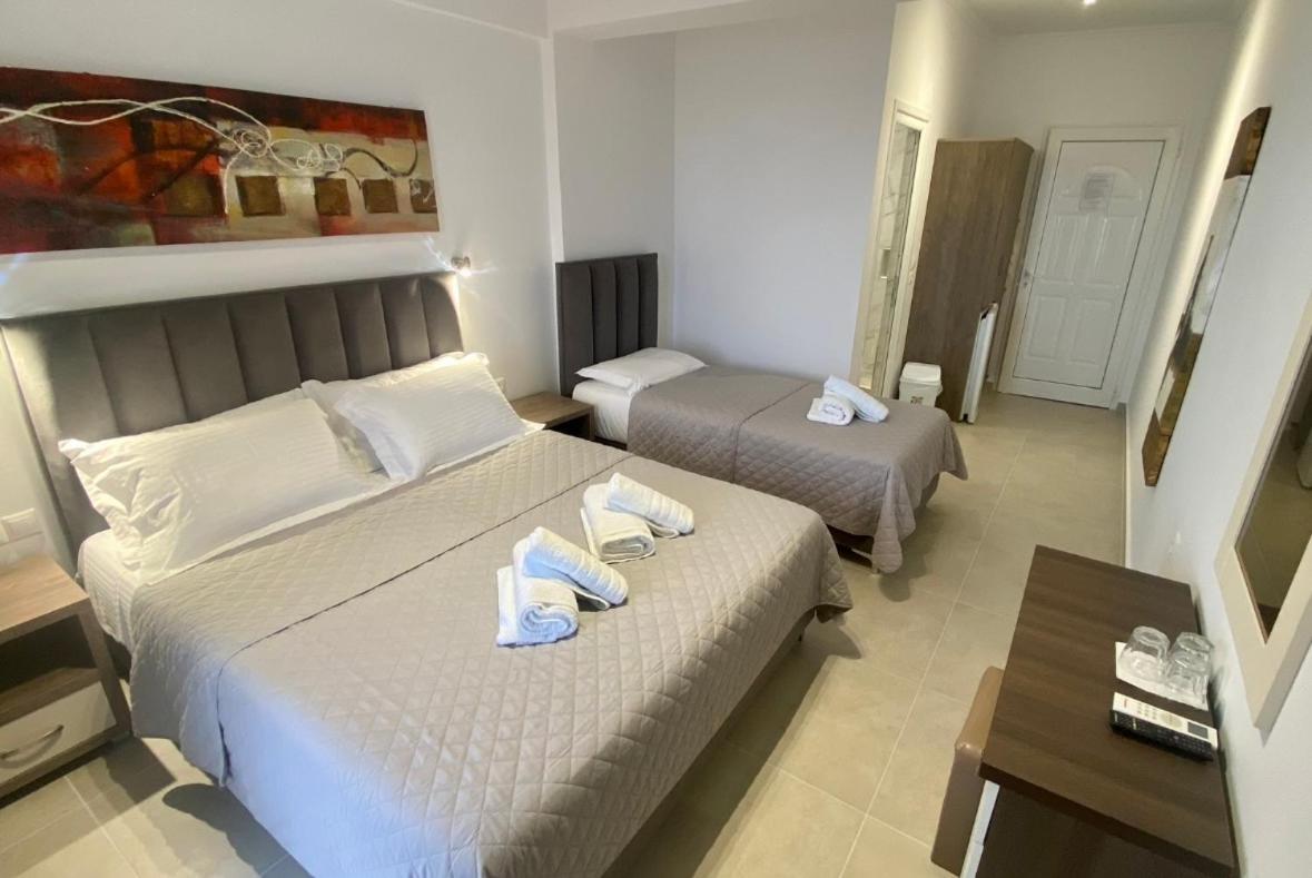 Vangjelis Hotel Химар Екстериор снимка