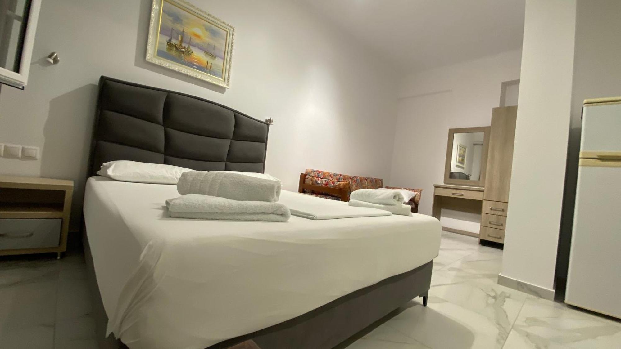 Vangjelis Hotel Химар Екстериор снимка