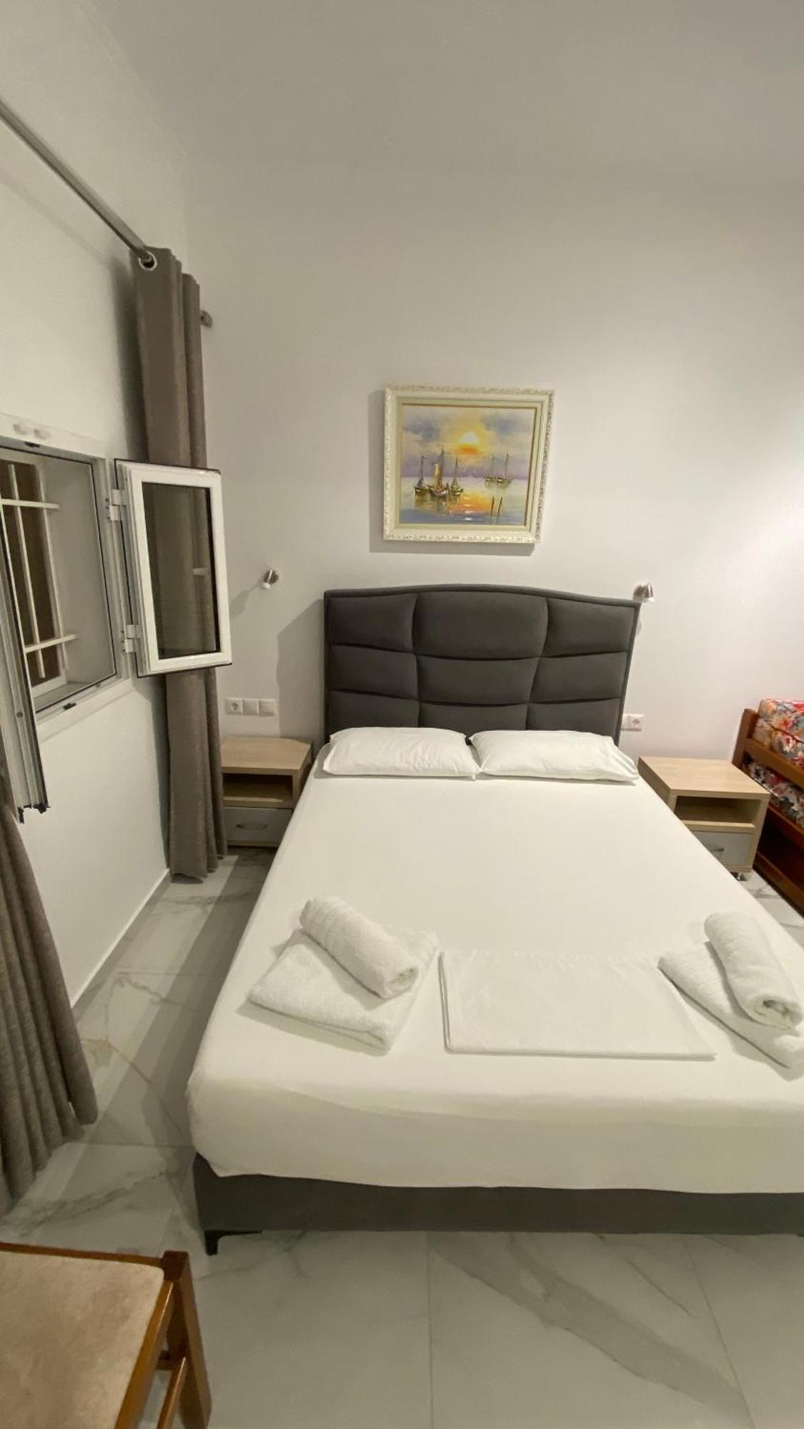 Vangjelis Hotel Химар Екстериор снимка