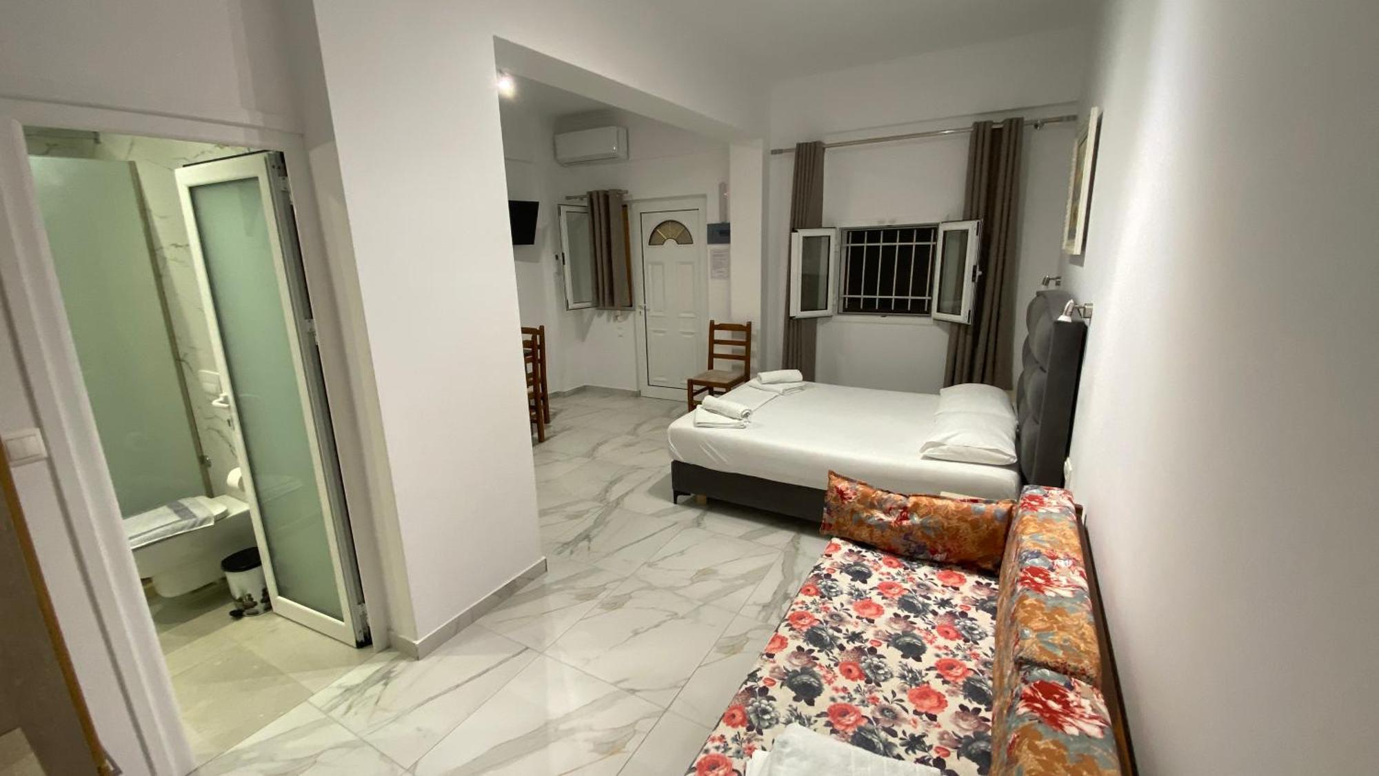 Vangjelis Hotel Химар Екстериор снимка
