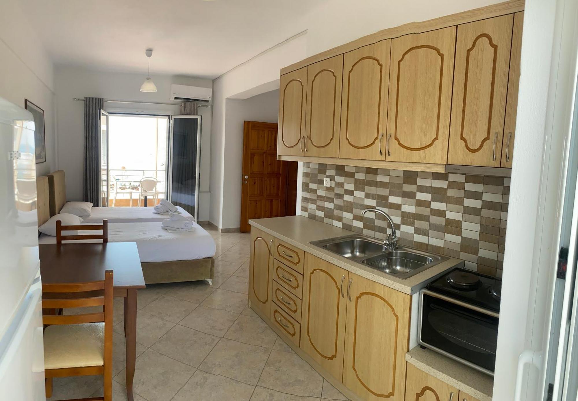 Vangjelis Hotel Химар Екстериор снимка