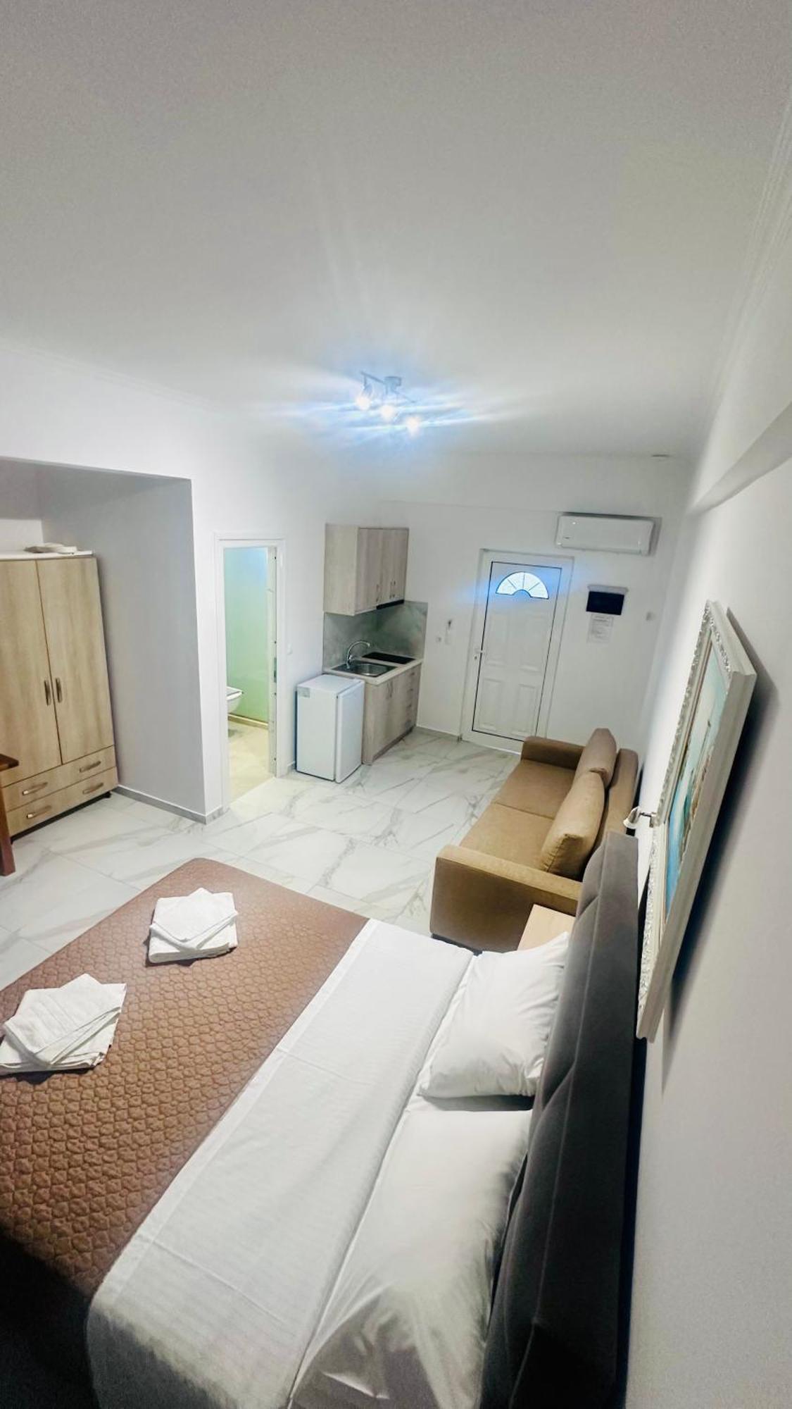 Vangjelis Hotel Химар Екстериор снимка