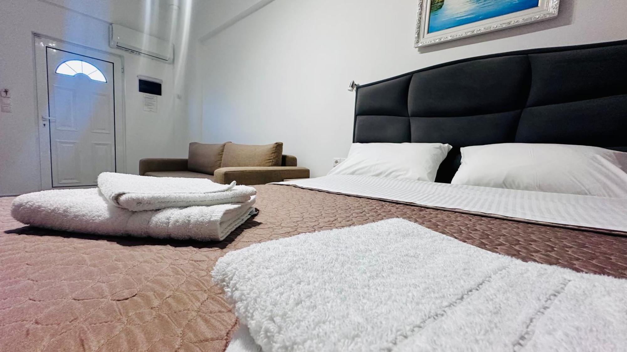 Vangjelis Hotel Химар Екстериор снимка