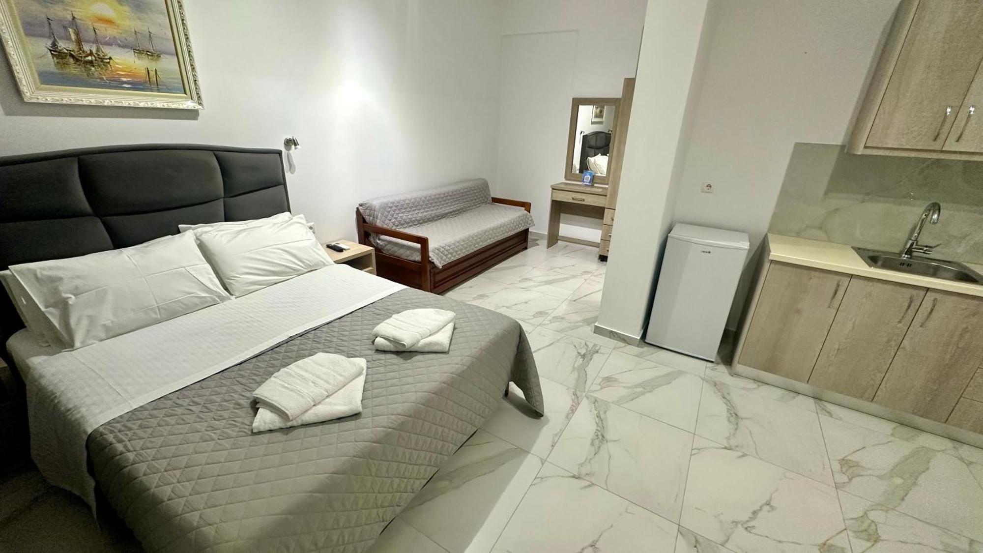 Vangjelis Hotel Химар Екстериор снимка