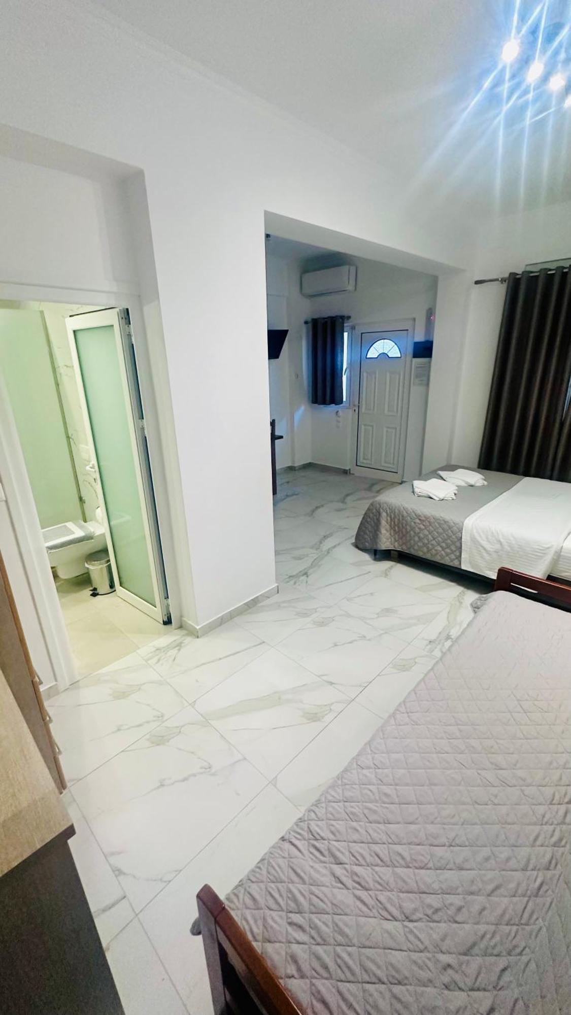 Vangjelis Hotel Химар Екстериор снимка