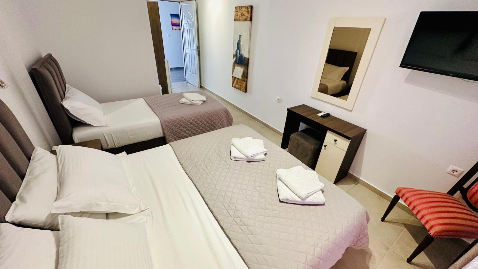 Vangjelis Hotel Химар Екстериор снимка